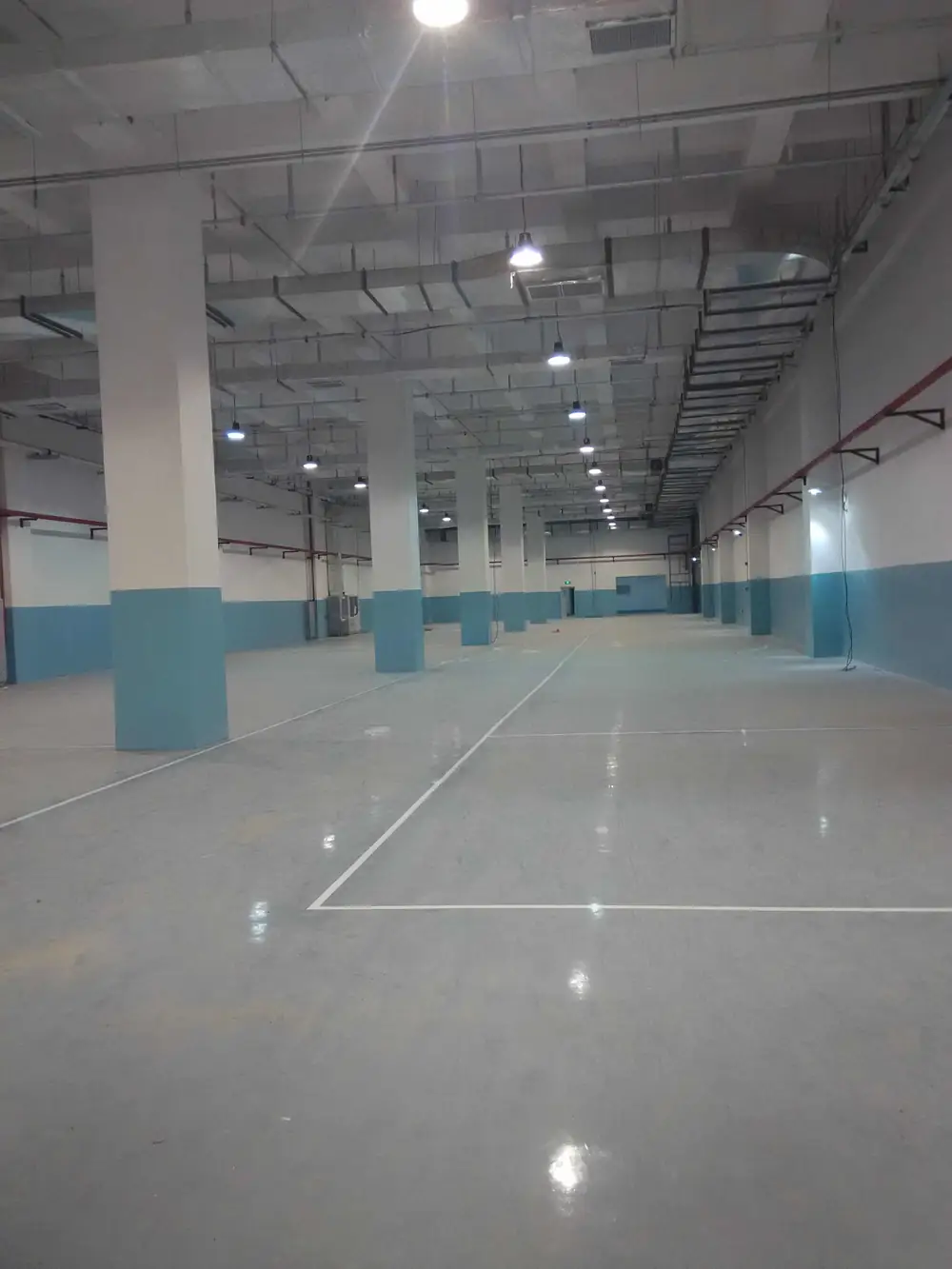药品储存仓库地板具有可清洁的保护涂层