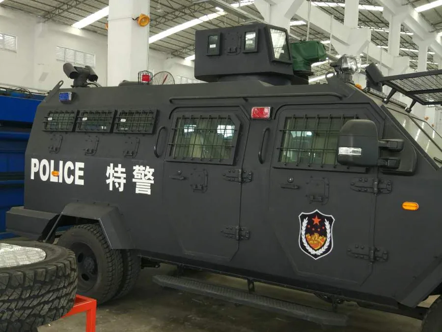 带纹理喷涂聚脲涂料的防暴车侧板成品