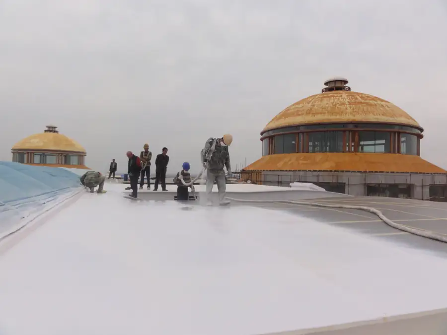 穹顶建筑屋顶区域采用喷涂聚脲防水系统保护